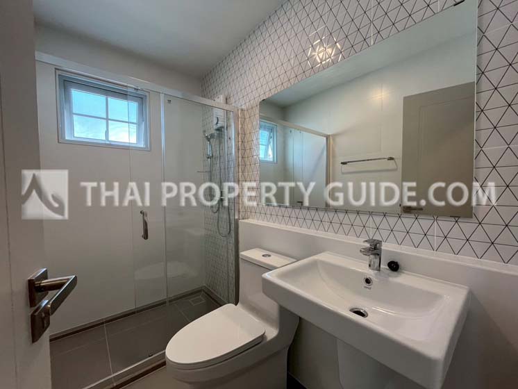 House with Shared Pool in Bangnatrad 